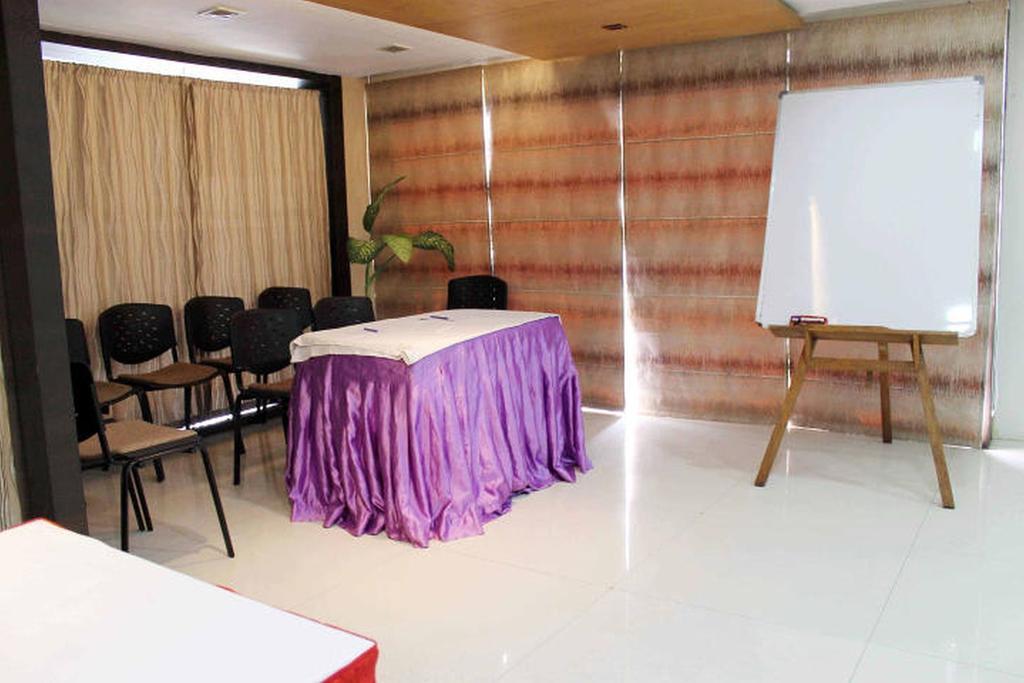 Hotel Kanak Comfort Ahmedabad Luaran gambar
